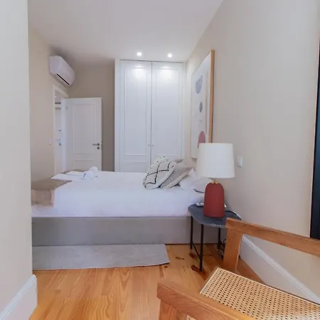 Apartment Almada 1.3 By Lovelystay *